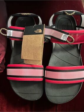 The North Face Skeena Sport Sandals
Black with Red Straps Size 12